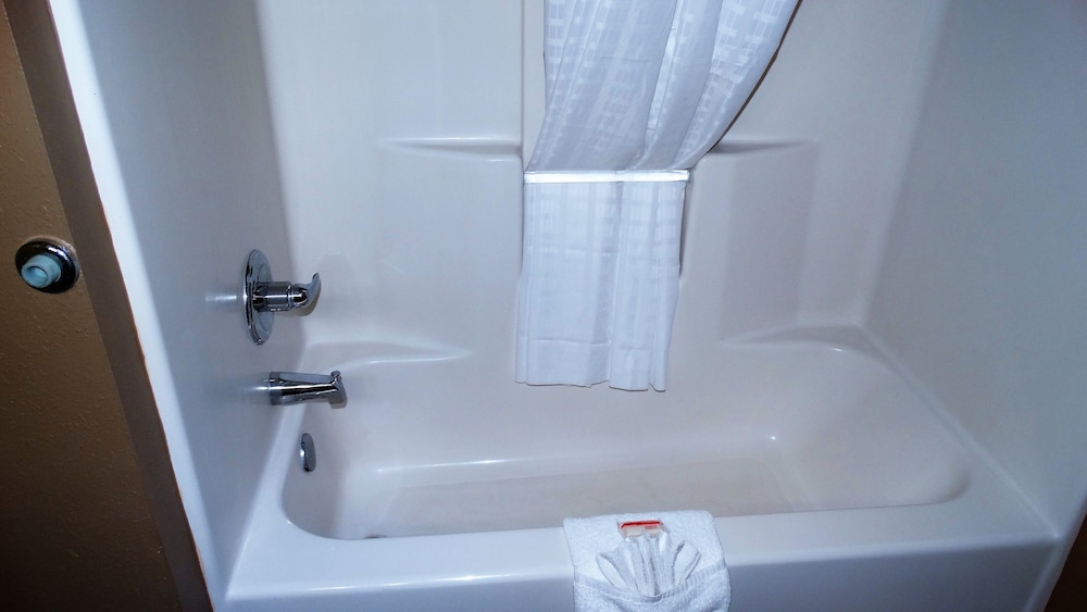 Oak Tree Inn & Suites - photo 25