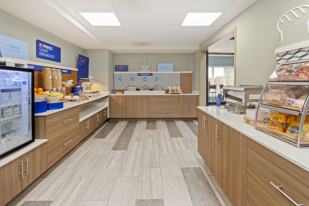 Holiday Inn Express Hotel & Suites Largo Clearwater by IHG - photo 27