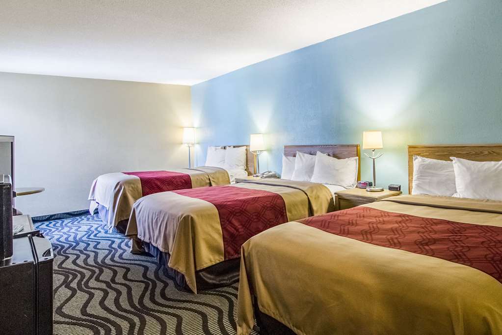 Econo Lodge Darien - photo 16