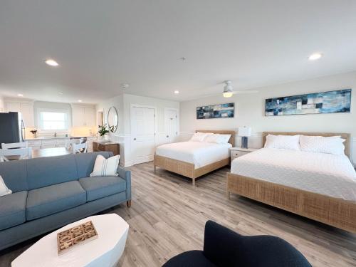 2002 Queen Suite 2nd Floor Surfside — 4-Star Luxury Hotel in Santa Cruz, United States