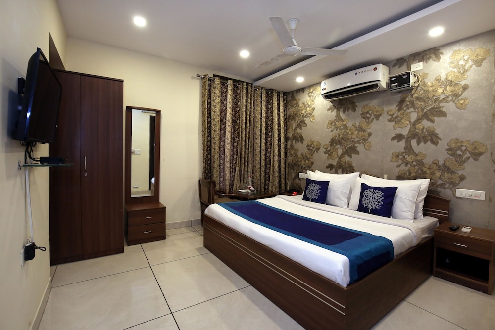 OYO 9951 Hotel Satkar Avenue in Basi, India