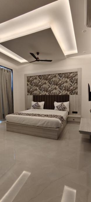 Hotel La Serene in Agra, India