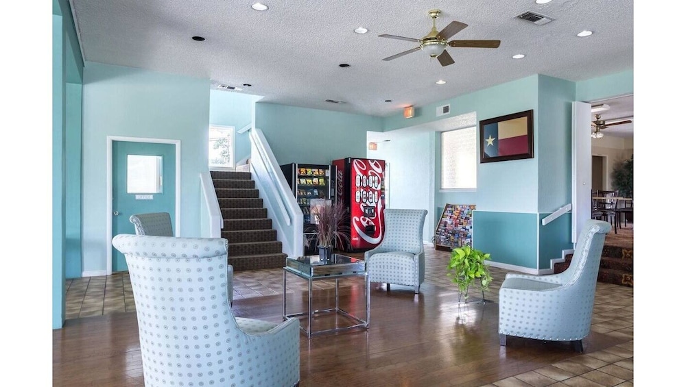 HillView Inn - photo 3
