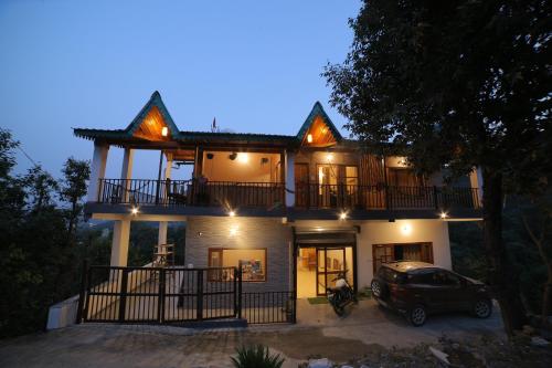The Wooden Umbrella Near Kaichi Dhaam — hotel in Bhim Tal