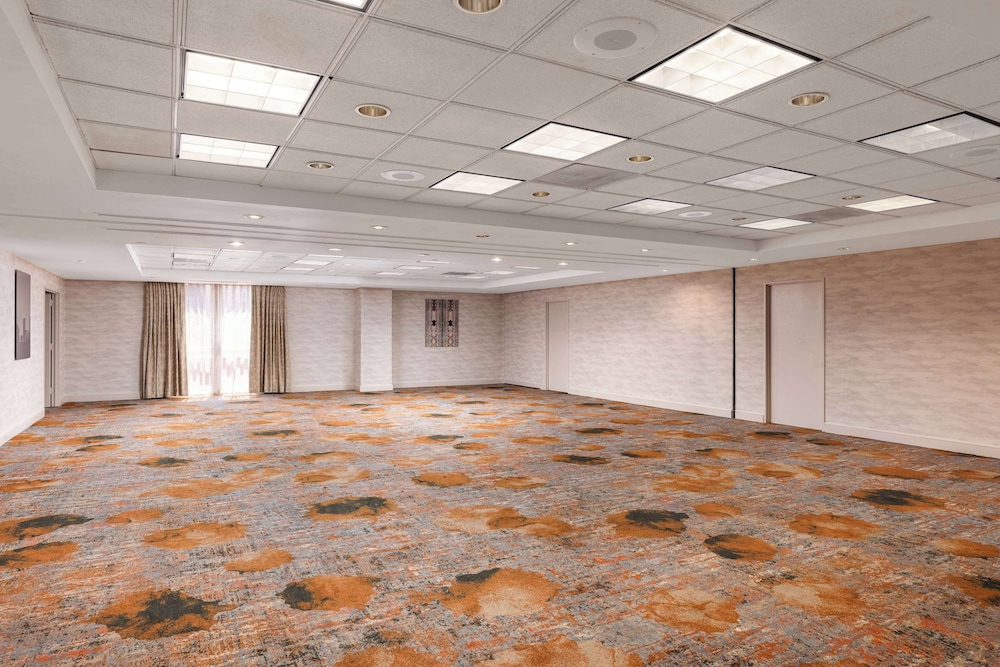 DoubleTree Suites by Hilton Austin Downtown Capitol - photo 45