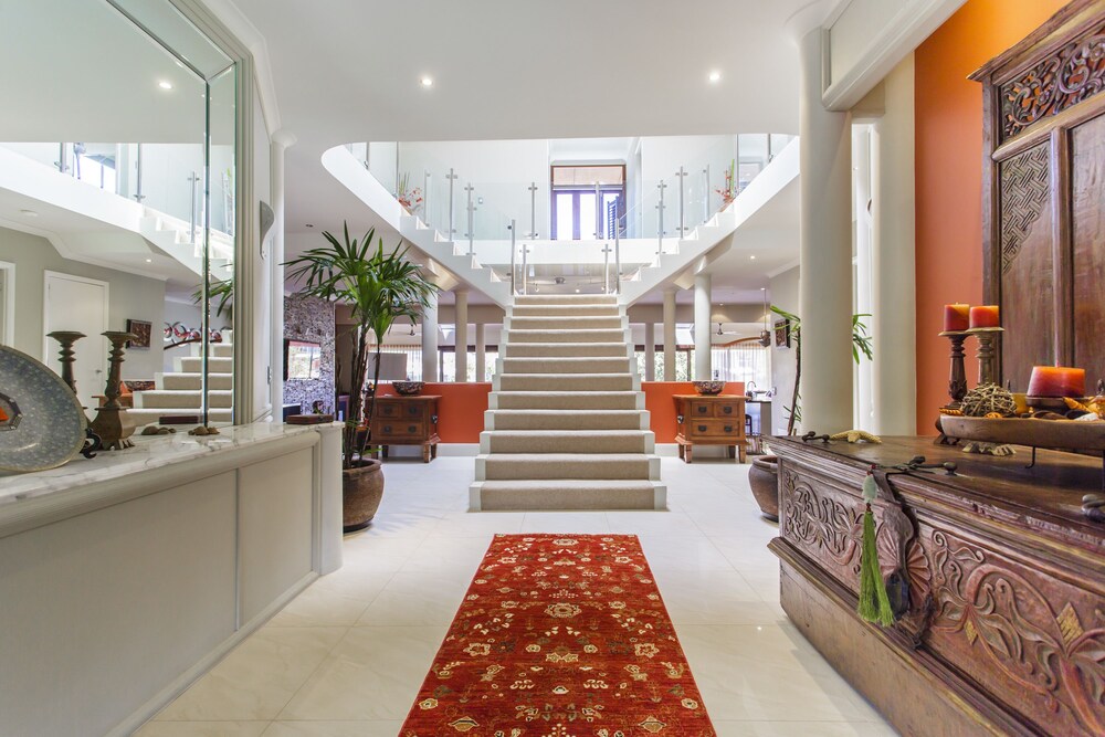 Bali Island Villa in Surfers Paradise — 4-Star Luxury Hotel in Surfers Paradise, Australia