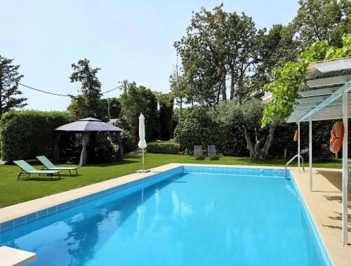 Lagonisi Beach House — 4-Star Luxury Hotel in Kalyvia Thorikou, Greece