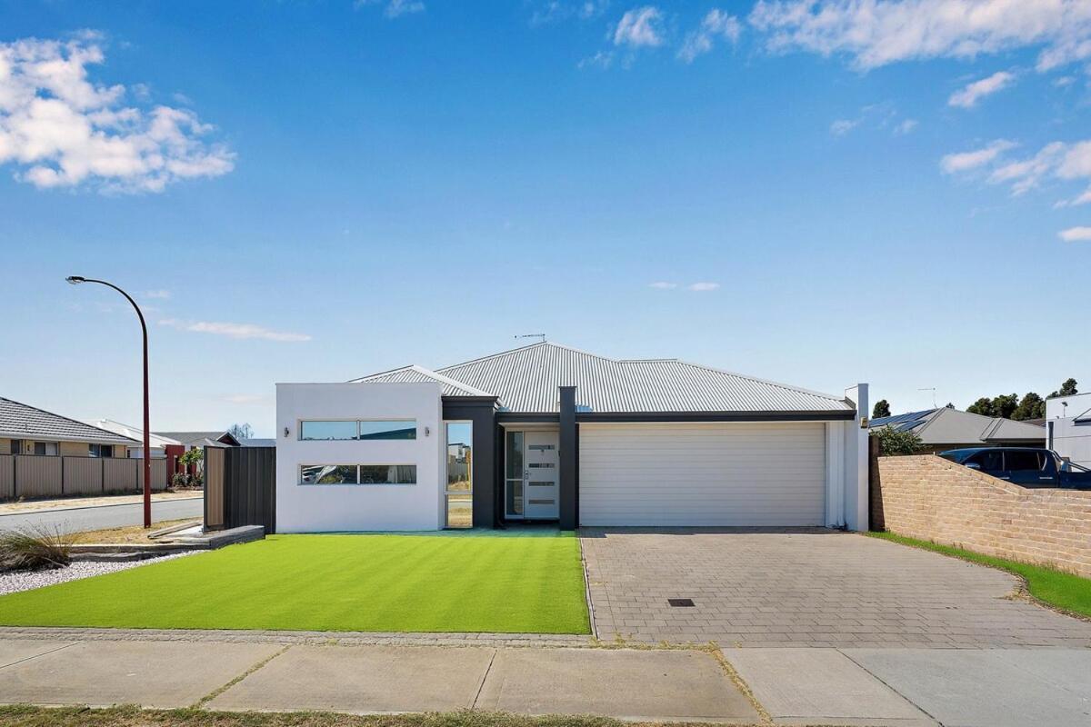 Spacious 4 Bedroom house in Southern River — 4-Star Luxury Hotel in Perth, Australia