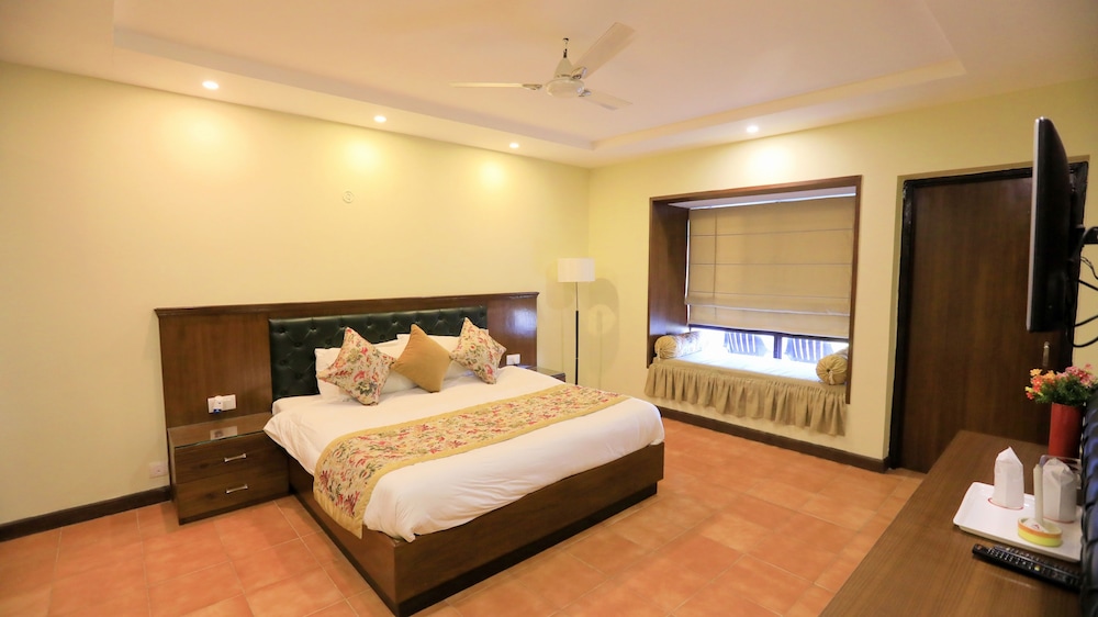 Woodsvilla Resort in Ranikhet, India