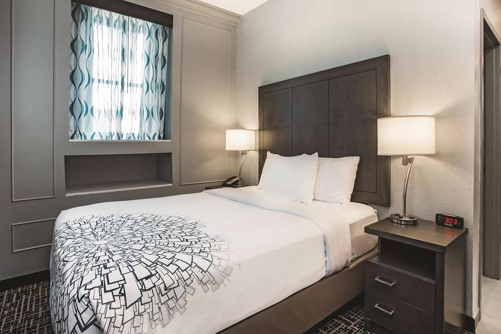 La Quinta Inn & Suites by Wyndham Baltimore Downtown - photo 7