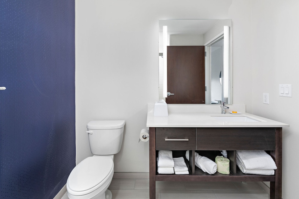 Holiday Inn Exp Parkville - photo 47