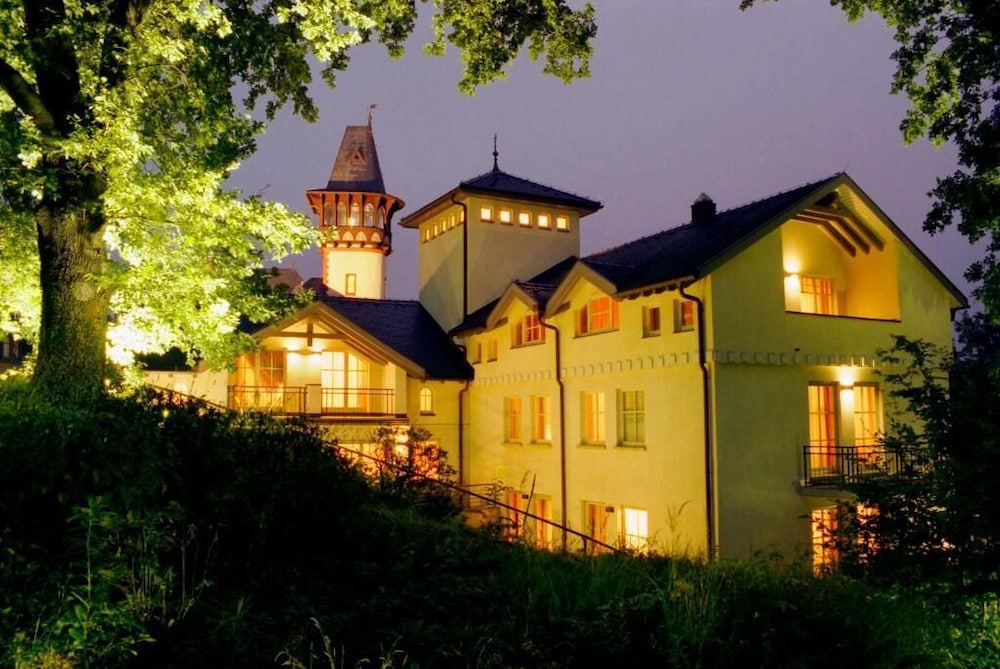 Hotel Villa Monte Vino — 4-Star Luxury Hotel in Potsdam, Germany