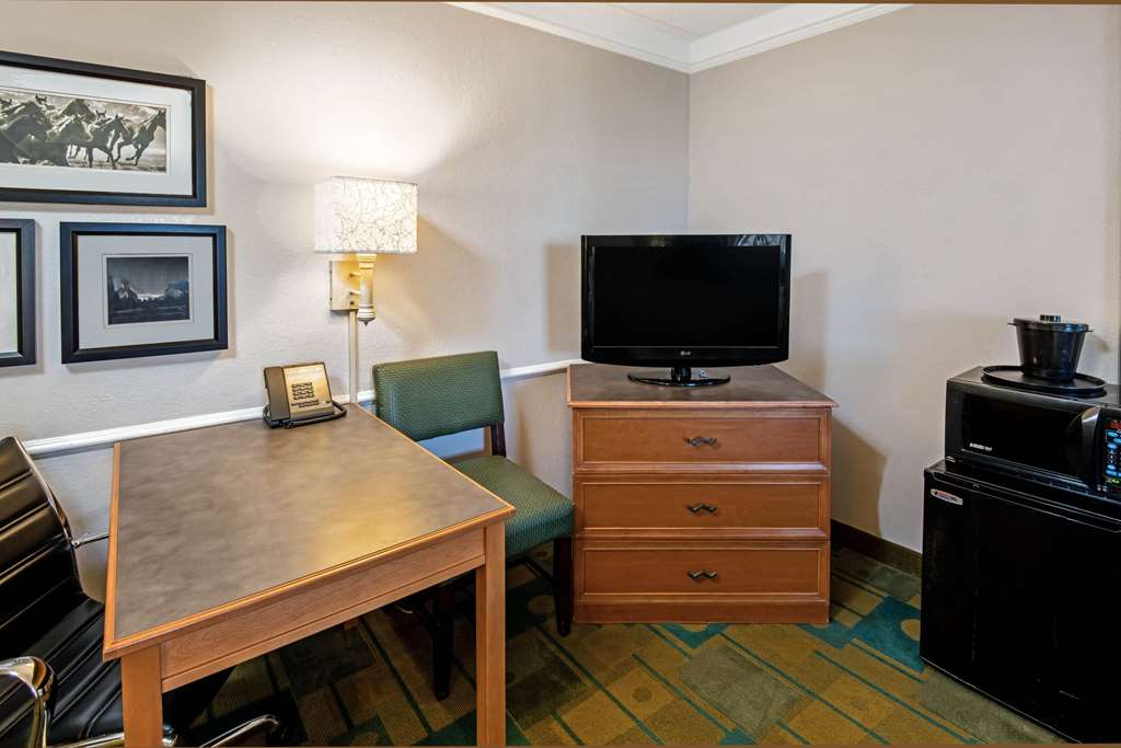 La Quinta Inn by Wyndham Amarillo Mid City - photo 11