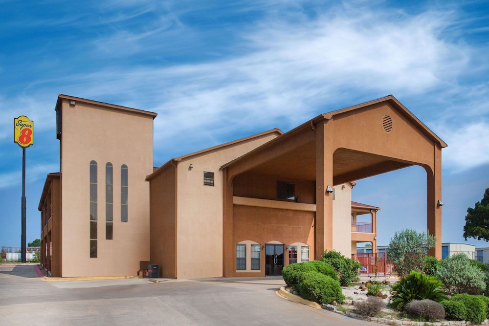 Super 8 by Wyndham Bastrop TX — hotel in Bastrop