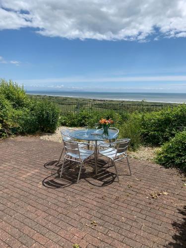 Coastview Cottage quiet beach holiday — 4-Star Luxury Hotel in Carmarthen, United Kingdom