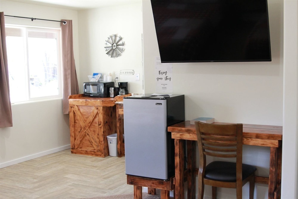 Hurricane Hideaway Lodging - photo 10