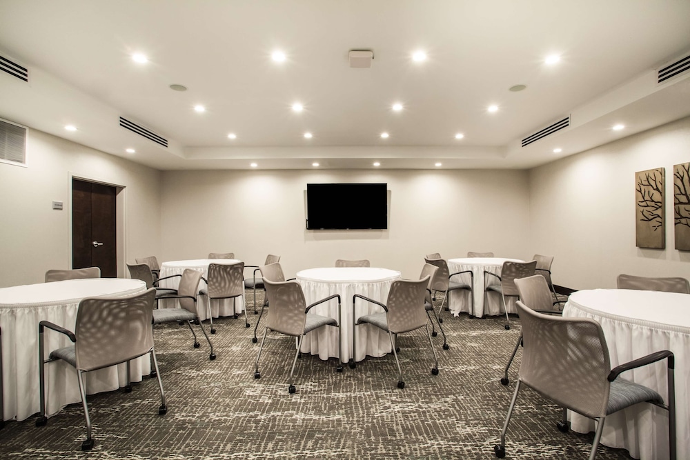 Hampton Inn Rochester Penfield - photo 40