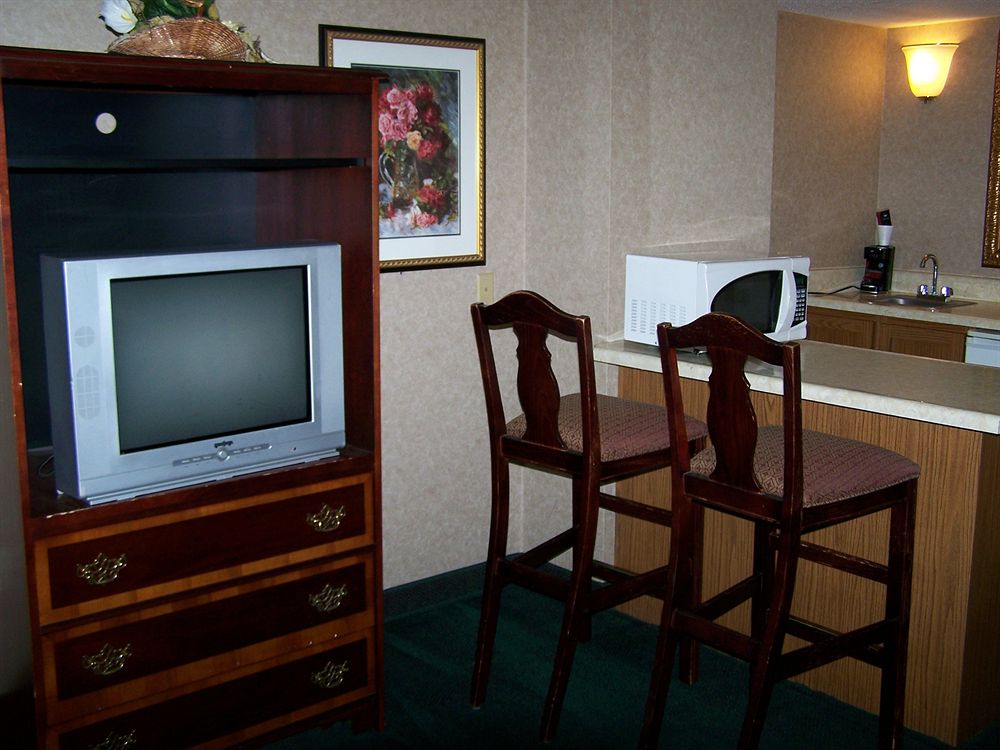 Season's Inn - photo 9