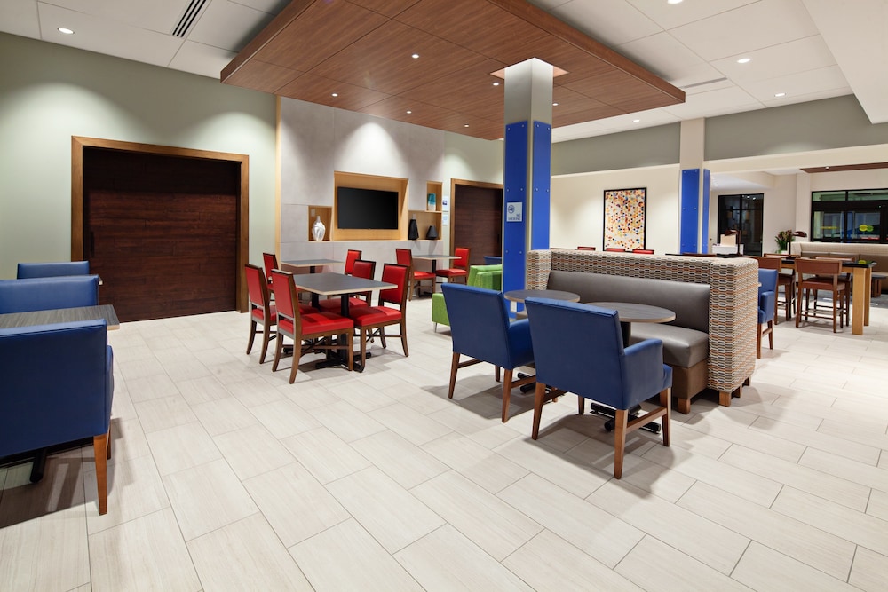 Holiday Inn Express Hotel & Suites Ventura by IHG - photo 28