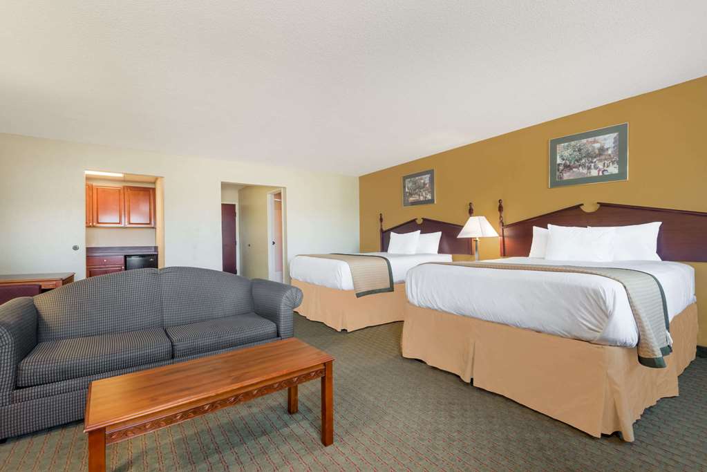 Days Inn by Wyndham Norton - photo 11
