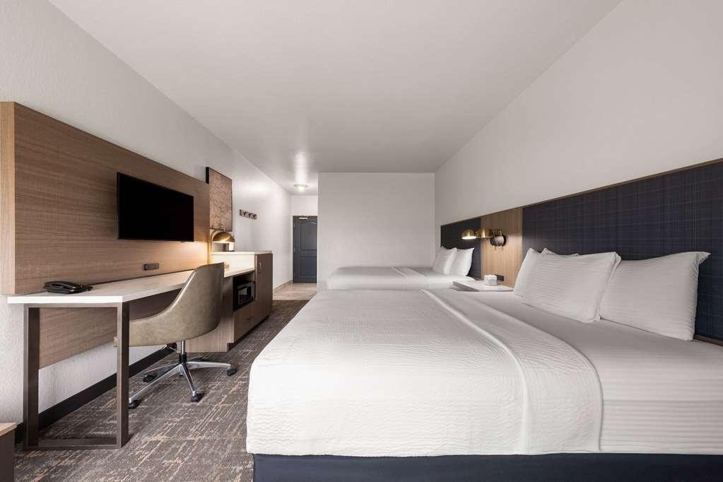 La Quinta Inn & Suites by Wyndham Ft. Worth Forest Hill TX - photo 14