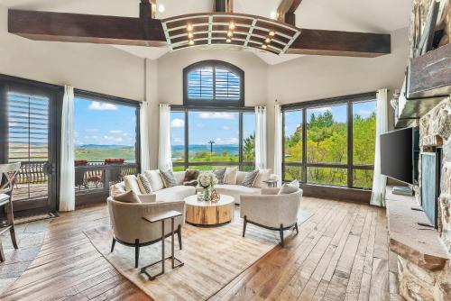 Deer Valley Luxury Home in Gated Community Private Hot Tub Amazing Views Gourmet Kitchen — 4-Star Luxury Hotel in Heber, United States