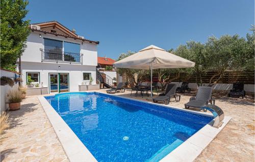 Nice Apartment In Dubrava Kod Sibenika — 5-Star Luxury Hotel in Dubrava, Croatia