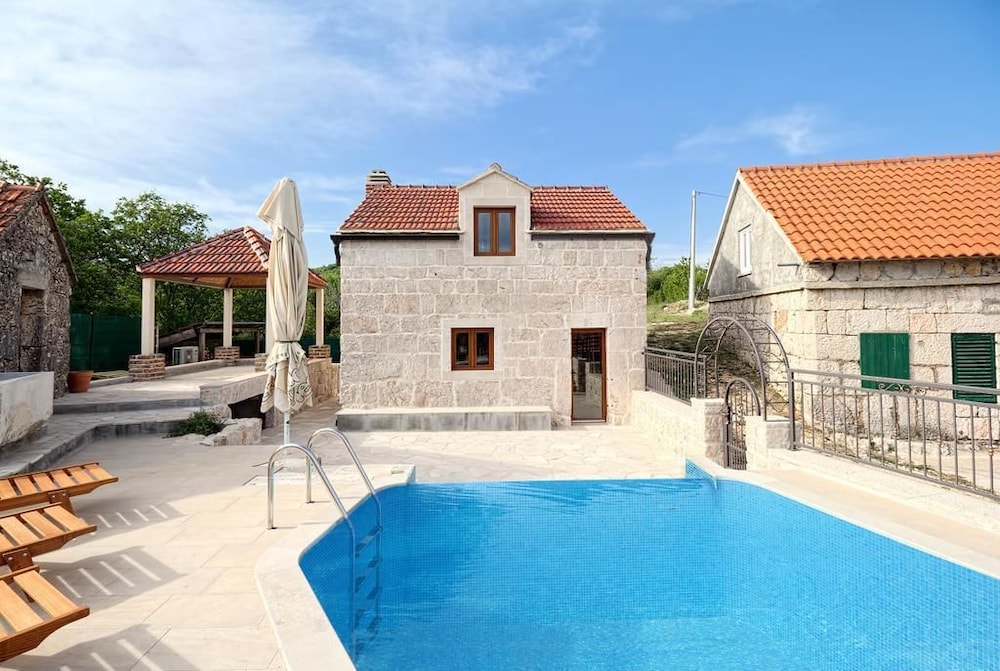 Villa Mons — 4-Star Luxury Hotel in Zagvozd, Croatia