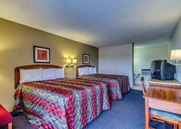 Econo Lodge Lumberton NC - photo 4