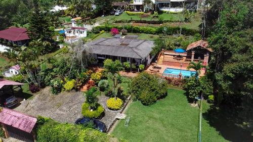 Hermosa Finca Rancho 4js — La Cumbre