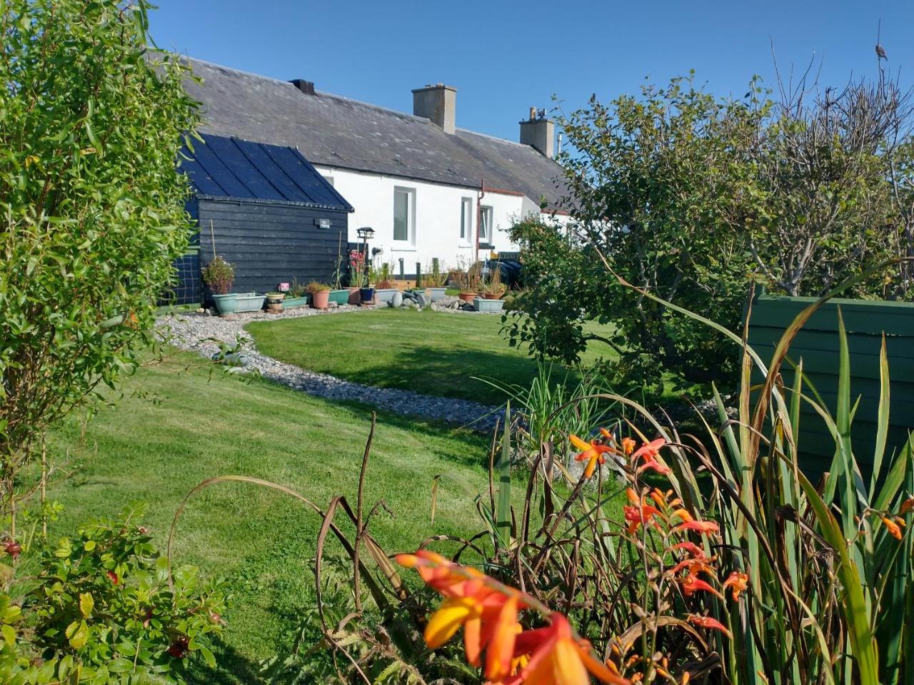 Snowberry Cottage — 4-Star Luxury Hotel in Isle Of Lewis, United Kingdom