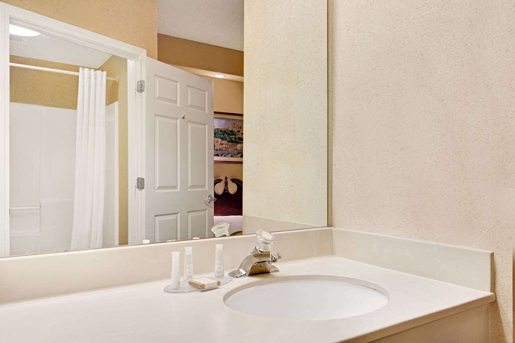 Baymont by Wyndham Pearl - photo 7