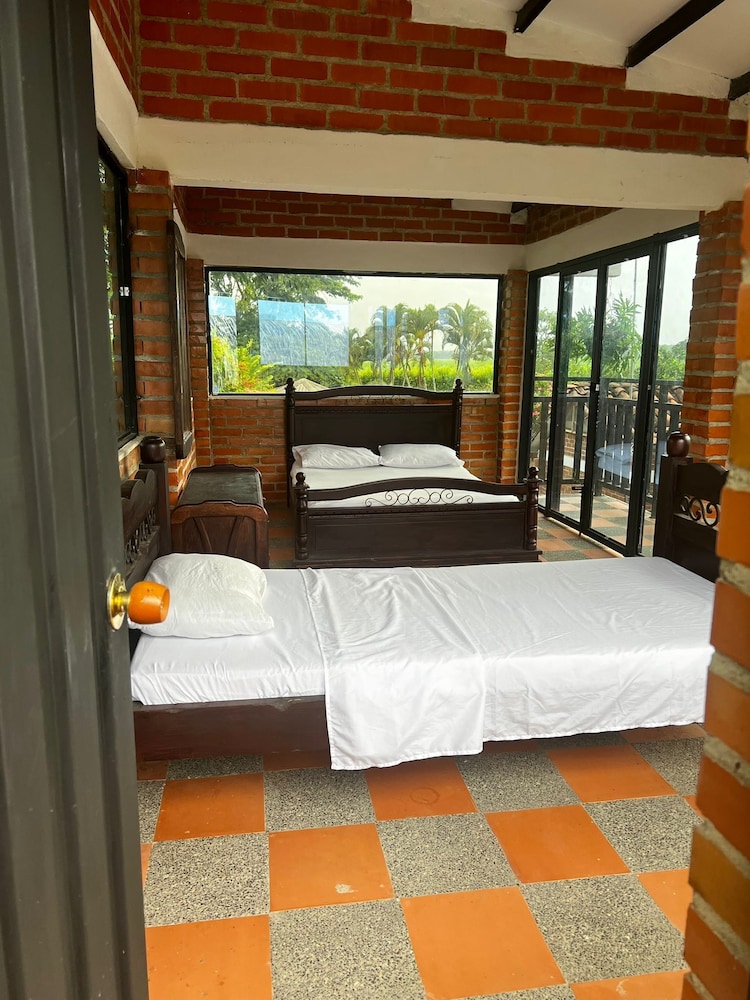 Inviting 14 Bed Villa Sleeps 29 Parking — Toro — photo 3
