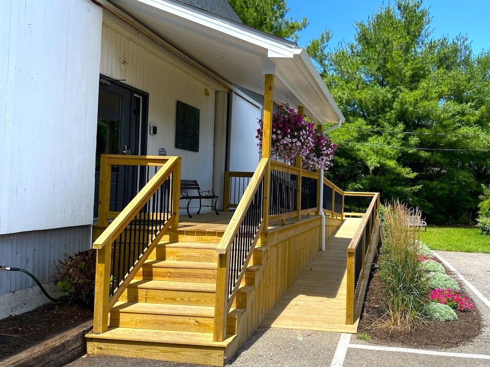 Lake Ontario Motel & Inn - photo 34