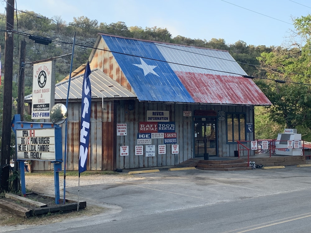 Lil Kahuna Rr 7465 1 Bedroom Home by RedAwning — 4-Star Luxury Hotel in New Braunfels, United States