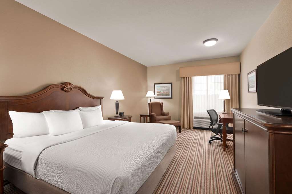La Quinta Inn & Suites by Wyndham Trinidad - photo 25