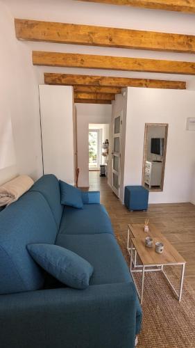 Studio Cosy Neuf Calme Parking Terrasse Privee Piscine 5mn Gare Tgv Aix Et Za Aix la Duranne 15 Mn Aeroport Marseille — hotel in Cabries