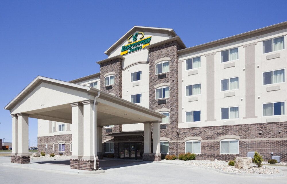 Expressway Suites Fargo — Fargo