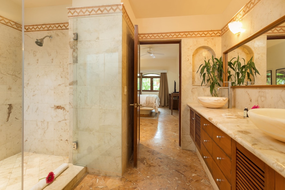 Bathroom shower