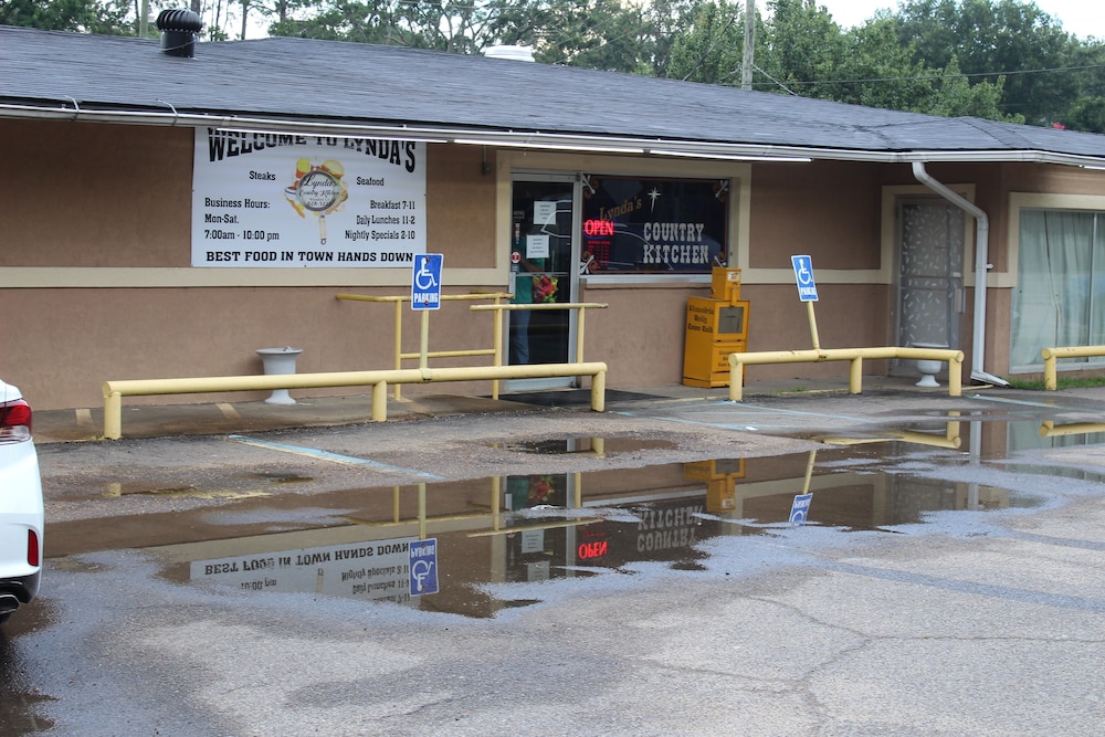 EverGreen Inn & RV - photo 2