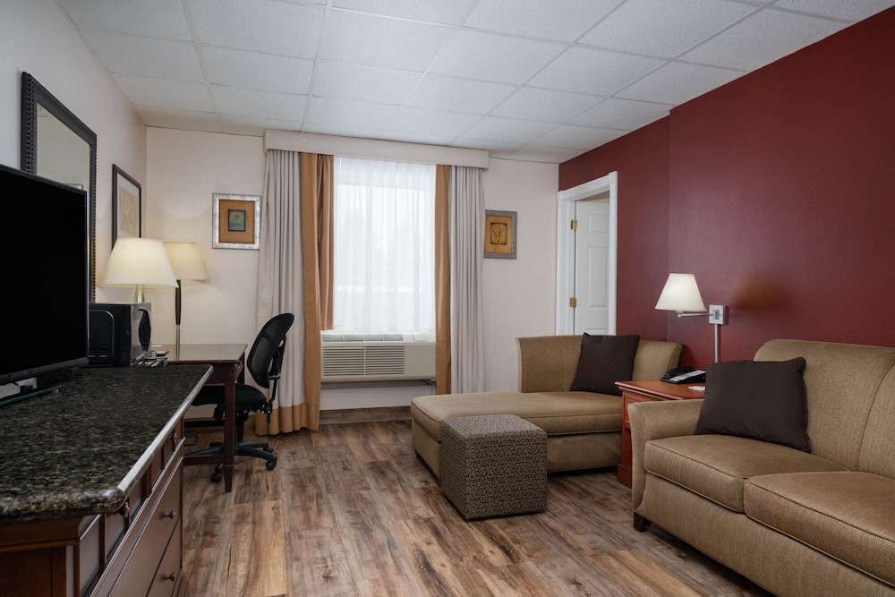 Ramada by Wyndham Albert Lea - photo 57