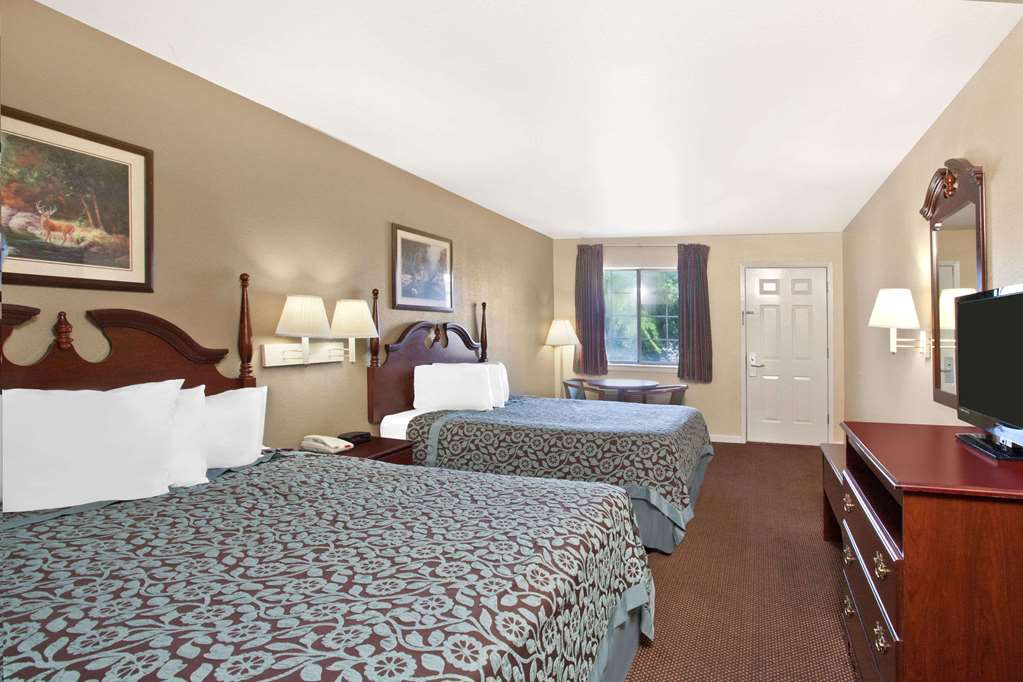 Days Inn by Wyndham Kerrville - photo 12
