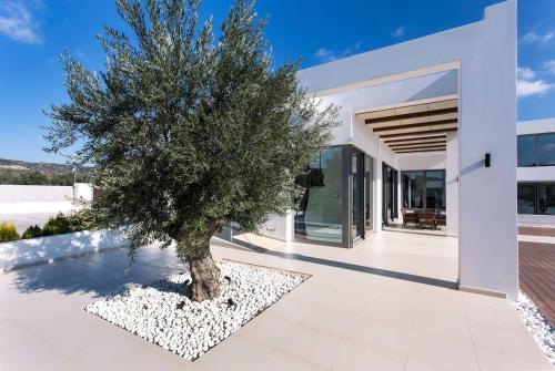 LeBlanc Luxurious Beachfront Villa by Goutos Luxury Living — 4-Star Luxury Hotel in Ermioni, Greece
