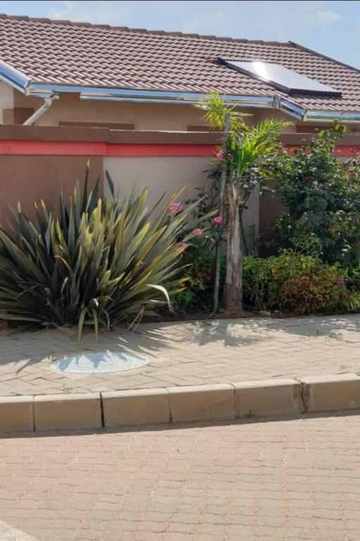 Mkoko Guesthouse — 4-Star Luxury Hotel in Boksburg, South Africa
