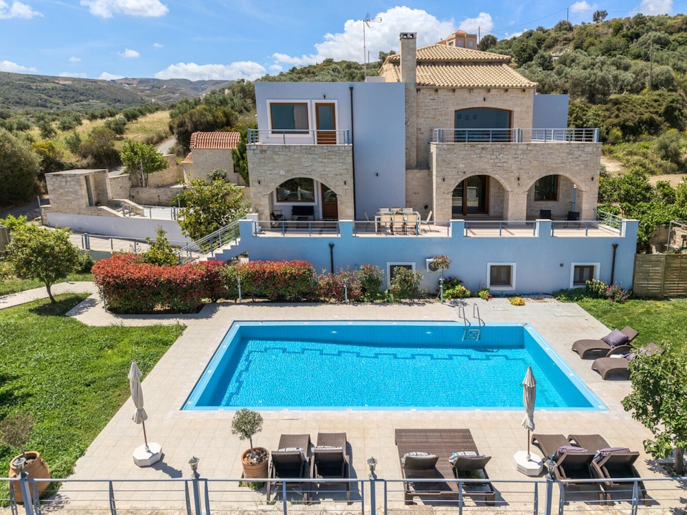 Arios Lux Villa — 4-Star Luxury Hotel in Agia Paraskevi, Greece
