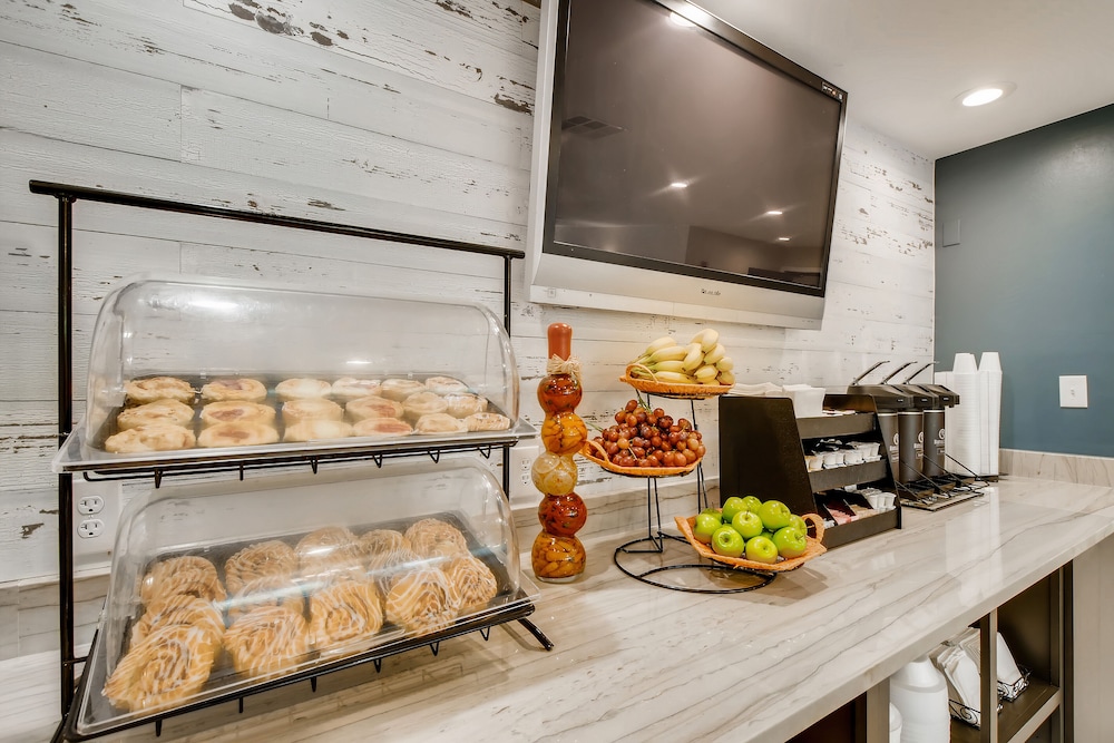 Orangewood Inn & Suites Midtown - photo 47