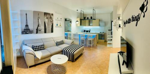 Bilocale 100m dal Naviglio Corsico Milano JR HOME 1 — 4-Star Luxury Hotel in Corsico, Italy