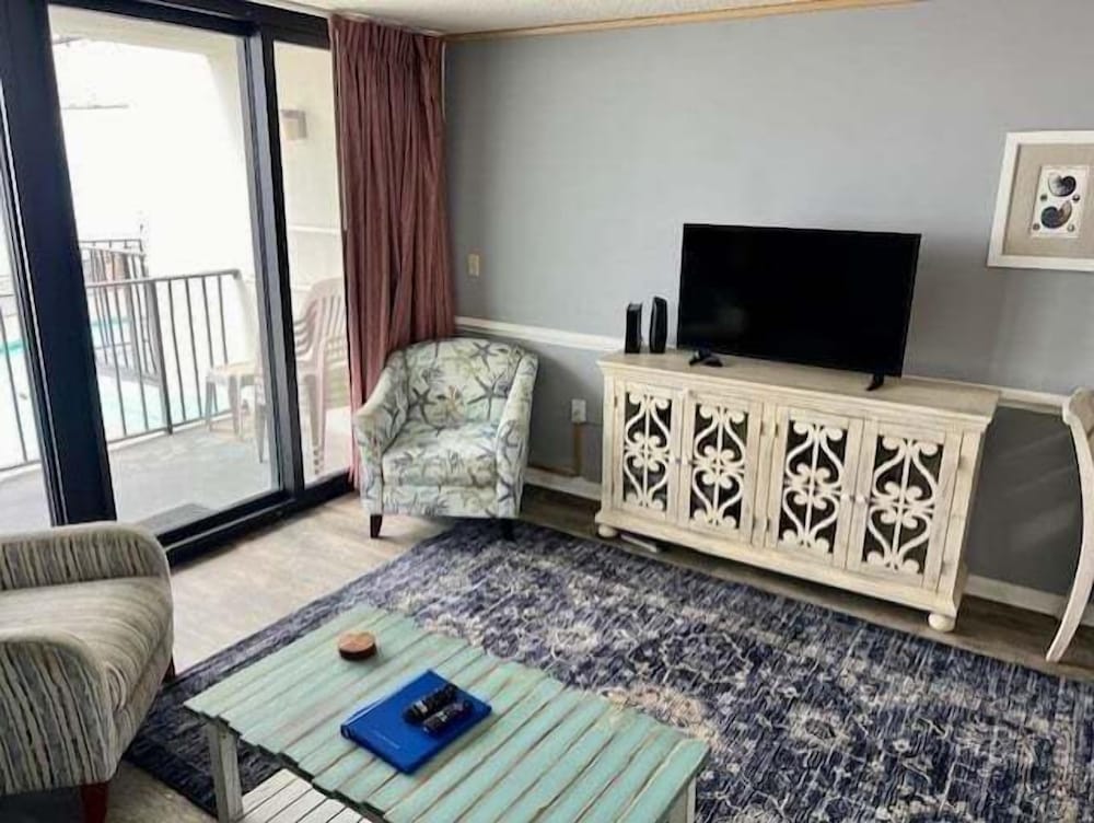 Royal Garden Resort 105 2 Bedroom Condo by RedAwning - photo 6