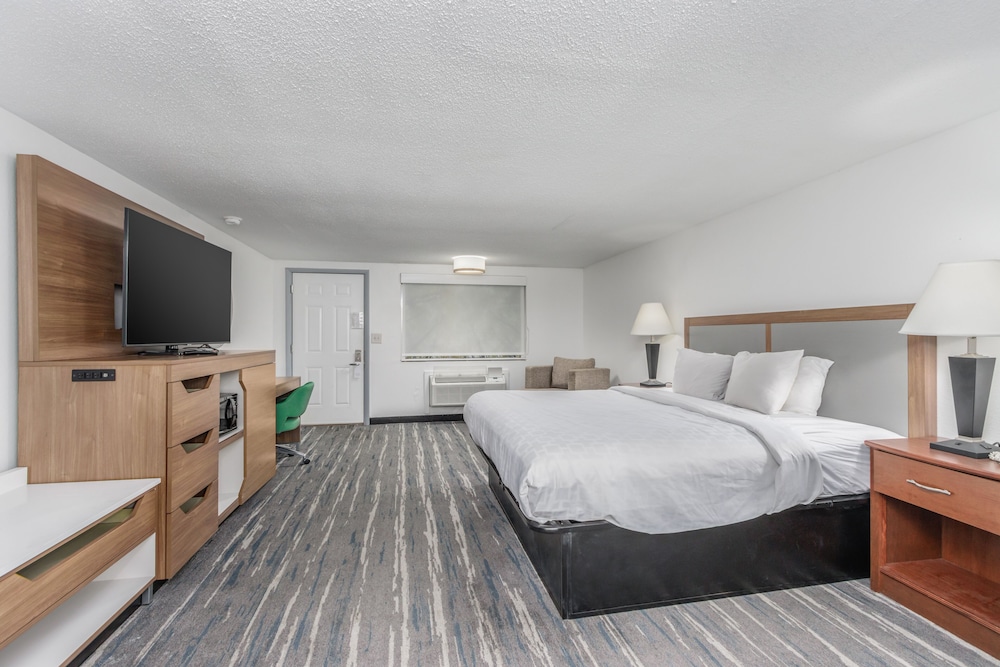 Crossroads Inn & Suites - photo 17