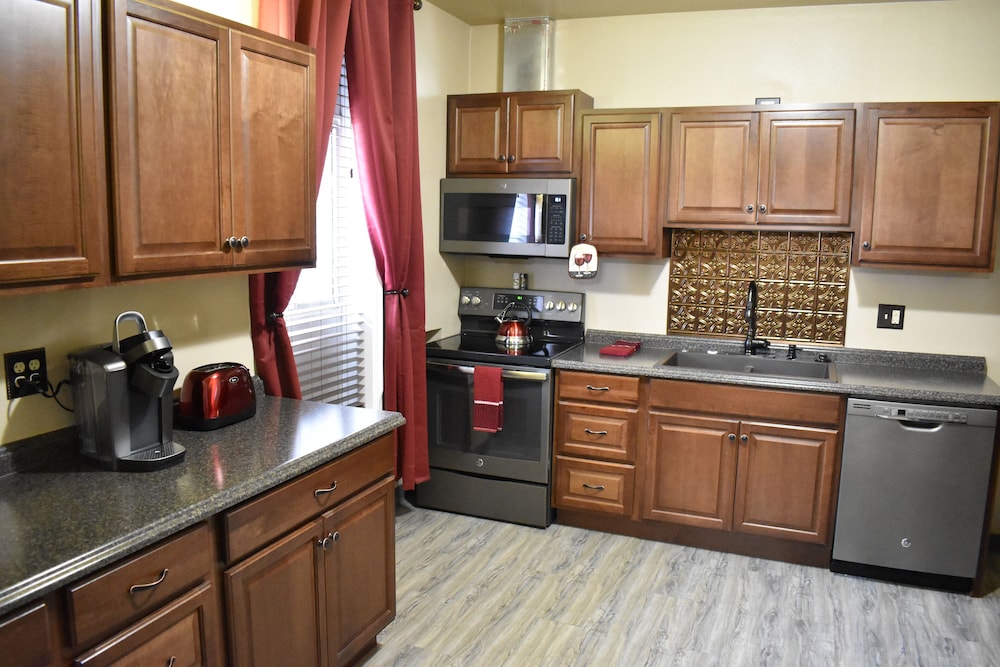 Silver Horseshoe Inn - photo 22